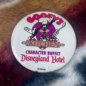 Goofy vintage Disney button Disneyland hotel